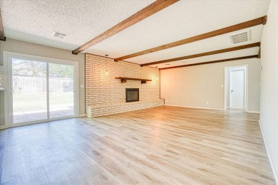 Stunning home with lots of space!  This 3 bedroom home has 2 on Duncan Golf and Country Club in Oklahoma - for sale on GolfHomes.com, golf home, golf lot