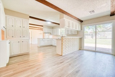 Stunning home with lots of space!  This 3 bedroom home has 2 on Duncan Golf and Country Club in Oklahoma - for sale on GolfHomes.com, golf home, golf lot