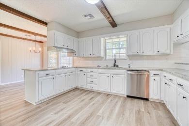 Stunning home with lots of space!  This 3 bedroom home has 2 on Duncan Golf and Country Club in Oklahoma - for sale on GolfHomes.com, golf home, golf lot