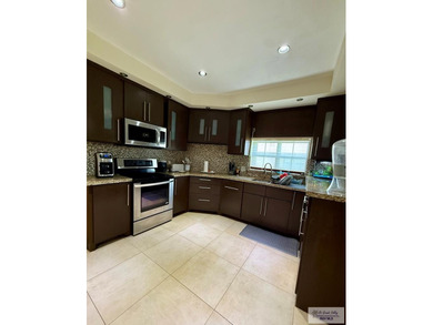 Beautiful 3-bedroom, 3.5 bath home in Brownsville Country Club on Brownsville Golf Center in Texas - for sale on GolfHomes.com, golf home, golf lot