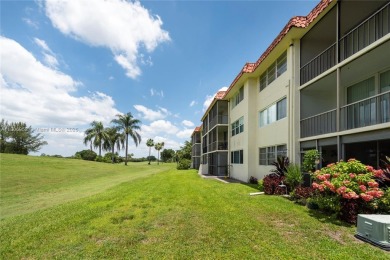 Charming one-bedroom, one and a half-bath condo in Hollybrook, a on Hollybrook Golf and Tennis Club  in Florida - for sale on GolfHomes.com, golf home, golf lot