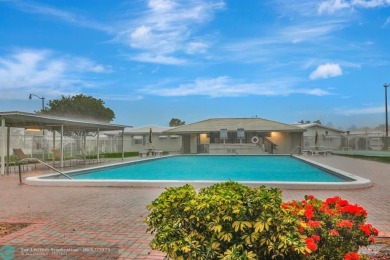 Make this your ideal year around residence or low maintenance on  in Florida - for sale on GolfHomes.com, golf home, golf lot
