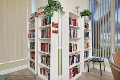 Make this your ideal year around residence or low maintenance on  in Florida - for sale on GolfHomes.com, golf home, golf lot