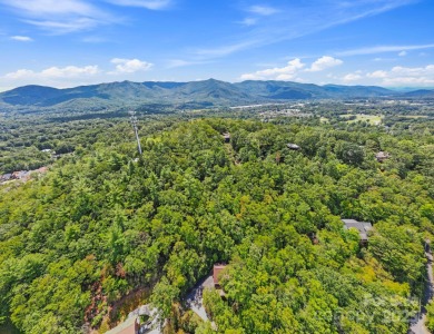 Nestled on a peaceful hilltop, this spacious 3-bedroom on Black Mountain Golf Course in North Carolina - for sale on GolfHomes.com, golf home, golf lot