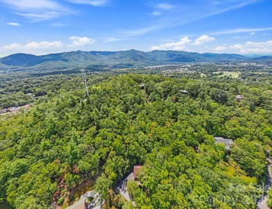 MOTIVATED SELLER! Nestled on a peaceful hilltop, this spacious on Black Mountain Golf Course in North Carolina - for sale on GolfHomes.com, golf home, golf lot