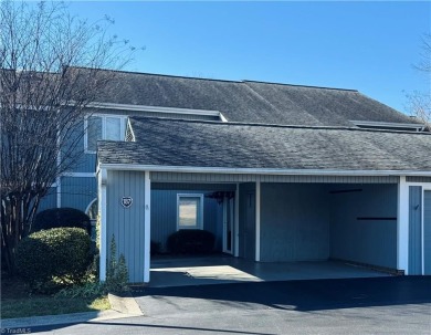 This beautiful 3 bedroom, 2.5 bathroom townhouse is located in on Bermuda Run Country Club in North Carolina - for sale on GolfHomes.com, golf home, golf lot