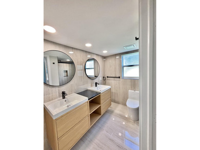 Impeccable 3BR/2BA corner unit in Palm-Aire! Completely on Palm-Aire Country Club and Resort - Palms in Florida - for sale on GolfHomes.com, golf home, golf lot