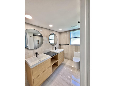 Impeccable 3BR/2BA corner unit in Palm-Aire! Completely on Palm-Aire Country Club and Resort - Palms in Florida - for sale on GolfHomes.com, golf home, golf lot