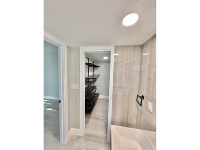 Impeccable 3BR/2BA corner unit in Palm-Aire! Completely on Palm-Aire Country Club and Resort - Palms in Florida - for sale on GolfHomes.com, golf home, golf lot