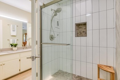 LOCATION, LOCATION, LOCATION! This amazing townhome in Horseshoe on Apple Rock Golf Course - Horseshoe Bay in Texas - for sale on GolfHomes.com, golf home, golf lot