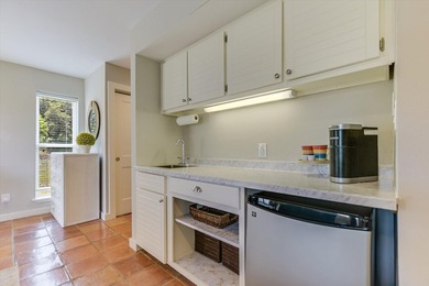 LOCATION, LOCATION, LOCATION! This amazing townhome in Horseshoe on Apple Rock Golf Course - Horseshoe Bay in Texas - for sale on GolfHomes.com, golf home, golf lot