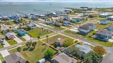 Welcome to your slice of coastal paradise! This charming on Rockport Country Club in Texas - for sale on GolfHomes.com, golf home, golf lot