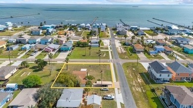 Welcome to your slice of coastal paradise! This charming on Rockport Country Club in Texas - for sale on GolfHomes.com, golf home, golf lot