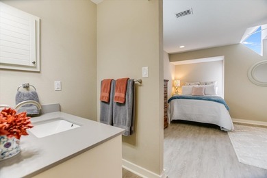 LOCATION, LOCATION, LOCATION! This amazing townhome in Horseshoe on Apple Rock Golf Course - Horseshoe Bay in Texas - for sale on GolfHomes.com, golf home, golf lot