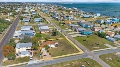 Welcome to your slice of coastal paradise! This charming on Rockport Country Club in Texas - for sale on GolfHomes.com, golf home, golf lot