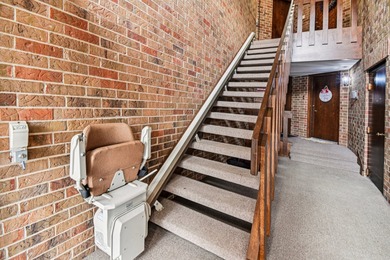 Welcome home to this well-maintained 2-bedroom, 2-bath condo in on Oak Hills Country Club in Illinois - for sale on GolfHomes.com, golf home, golf lot