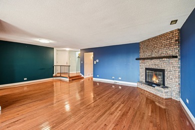 Welcome home to this well-maintained 2-bedroom, 2-bath condo in on Oak Hills Country Club in Illinois - for sale on GolfHomes.com, golf home, golf lot