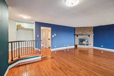 Welcome home to this well-maintained 2-bedroom, 2-bath condo in on Oak Hills Country Club in Illinois - for sale on GolfHomes.com, golf home, golf lot