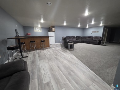 Step into this spacious 5 bedroom home offering an open floor on Wild Oak Golf Club in South Dakota - for sale on GolfHomes.com, golf home, golf lot