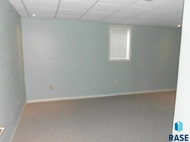 Step into this spacious 5 bedroom home offering an open floor on Wild Oak Golf Club in South Dakota - for sale on GolfHomes.com, golf home, golf lot