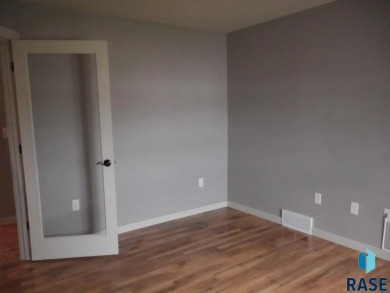 Step into this spacious 5 bedroom home offering an open floor on Wild Oak Golf Club in South Dakota - for sale on GolfHomes.com, golf home, golf lot
