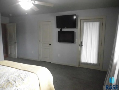 Step into this spacious 5 bedroom home offering an open floor on Wild Oak Golf Club in South Dakota - for sale on GolfHomes.com, golf home, golf lot