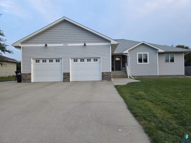 Step into this spacious 5 bedroom home offering an open floor on Wild Oak Golf Club in South Dakota - for sale on GolfHomes.com, golf home, golf lot