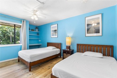 Welcome to this beautiful and light-filled 2-bedroom, 2-bathroom on Mount Dora Golf Club in Florida - for sale on GolfHomes.com, golf home, golf lot