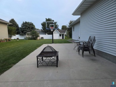 Step into this spacious 5 bedroom home offering an open floor on Wild Oak Golf Club in South Dakota - for sale on GolfHomes.com, golf home, golf lot