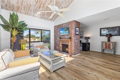 Welcome to this beautiful and light-filled 2-bedroom, 2-bathroom on Mount Dora Golf Club in Florida - for sale on GolfHomes.com, golf home, golf lot