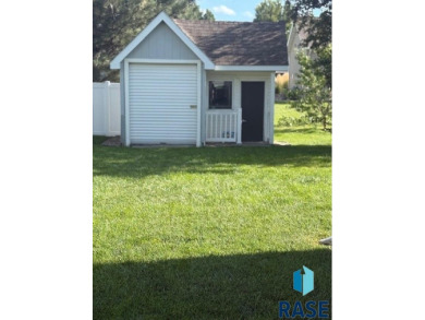 Step into this spacious 5 bedroom home offering an open floor on Wild Oak Golf Club in South Dakota - for sale on GolfHomes.com, golf home, golf lot