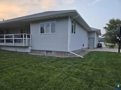 Step into this spacious 5 bedroom home offering an open floor on Wild Oak Golf Club in South Dakota - for sale on GolfHomes.com, golf home, golf lot
