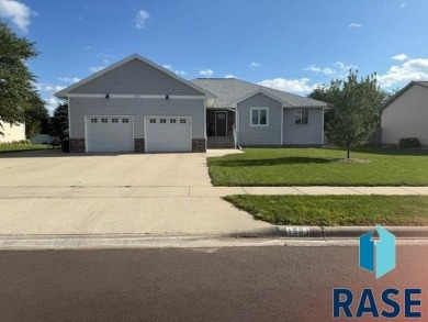 Step into this spacious 5 bedroom home offering an open floor on Wild Oak Golf Club in South Dakota - for sale on GolfHomes.com, golf home, golf lot