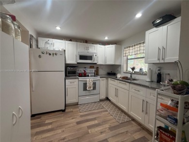 Beautiful corner unit  1/1/.5 condo in this 55+ community  with on Sunrise Lakes Phase III in Florida - for sale on GolfHomes.com, golf home, golf lot