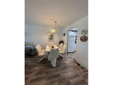 Beautiful corner unit  1/1/.5 condo in this 55+ community  with on Sunrise Lakes Phase III in Florida - for sale on GolfHomes.com, golf home, golf lot