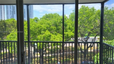 Aventura: Remodeled 1 bedroom, 1+ 1/2-baths apt., porcelain and on Turnberry Isle Resort and Club in Florida - for sale on GolfHomes.com, golf home, golf lot
