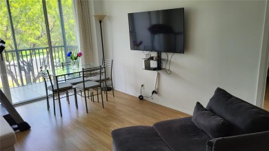 Aventura: Remodeled 1 bedroom, 1+ 1/2-baths apt., porcelain and on Turnberry Isle Resort and Club in Florida - for sale on GolfHomes.com, golf home, golf lot