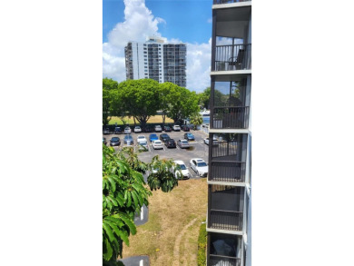 Aventura: Remodeled 1 bedroom, 1+ 1/2-baths apt., porcelain and on Turnberry Isle Resort and Club in Florida - for sale on GolfHomes.com, golf home, golf lot