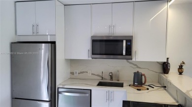 Aventura: Remodeled 1 bedroom, 1+ 1/2-baths apt., porcelain and on Turnberry Isle Resort and Club in Florida - for sale on GolfHomes.com, golf home, golf lot