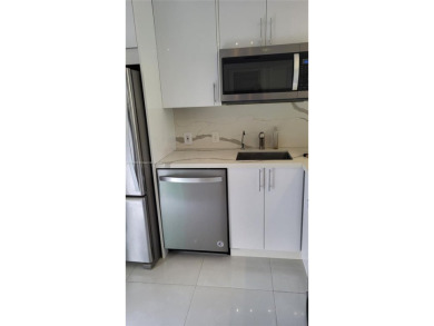 Aventura: Remodeled 1 bedroom, 1+ 1/2-baths apt., porcelain and on Turnberry Isle Resort and Club in Florida - for sale on GolfHomes.com, golf home, golf lot