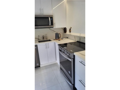 Aventura: Remodeled 1 bedroom, 1+ 1/2-baths apt., porcelain and on Turnberry Isle Resort and Club in Florida - for sale on GolfHomes.com, golf home, golf lot