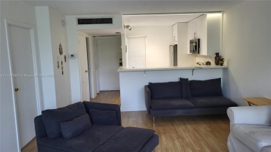 Aventura: Remodeled 1 bedroom, 1+ 1/2-baths apt., porcelain and on Turnberry Isle Resort and Club in Florida - for sale on GolfHomes.com, golf home, golf lot