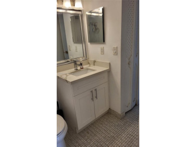 Aventura: Remodeled 1 bedroom, 1+ 1/2-baths apt., porcelain and on Turnberry Isle Resort and Club in Florida - for sale on GolfHomes.com, golf home, golf lot