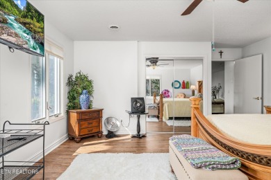 Welcome to 20 Victoria Way, a beautiful lakefront home in on Heatherhurst Golf Course in Tennessee - for sale on GolfHomes.com, golf home, golf lot