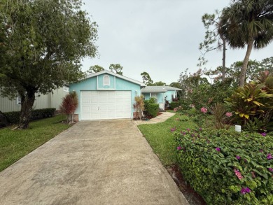 This well loved 2-bedroom, 2-bathroom Palm Harbor home is being on Del Tura Golf and Country Club in Florida - for sale on GolfHomes.com, golf home, golf lot