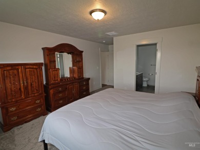 VALUE plus Views! LIKE NEW 3bd 2 bath & ready to move in. Solid on Council Mountain Golf Course in Idaho - for sale on GolfHomes.com, golf home, golf lot