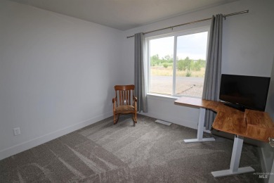 VALUE plus Views! LIKE NEW 3bd 2 bath & ready to move in. Solid on Council Mountain Golf Course in Idaho - for sale on GolfHomes.com, golf home, golf lot