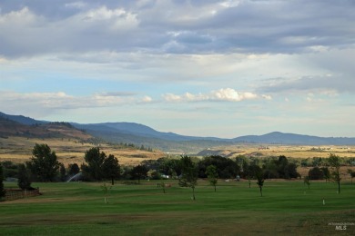 VALUE plus Views! LIKE NEW 3bd 2 bath & ready to move in. Solid on Council Mountain Golf Course in Idaho - for sale on GolfHomes.com, golf home, golf lot