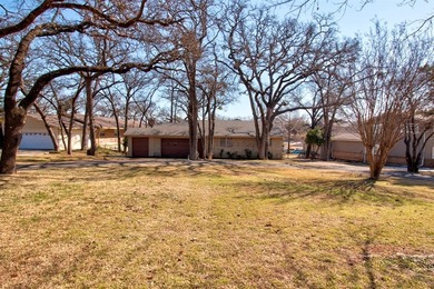 This well-built lakefront home on Lake Kiowa offers a versatile on Lake Kiowa Golf Course in Texas - for sale on GolfHomes.com, golf home, golf lot