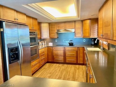 WANT TOTAL QUALITY AND BEAUTIFULLY UPDATED!  2 plus den or on The Landings Yacht, Golf and Tennis Club in Florida - for sale on GolfHomes.com, golf home, golf lot